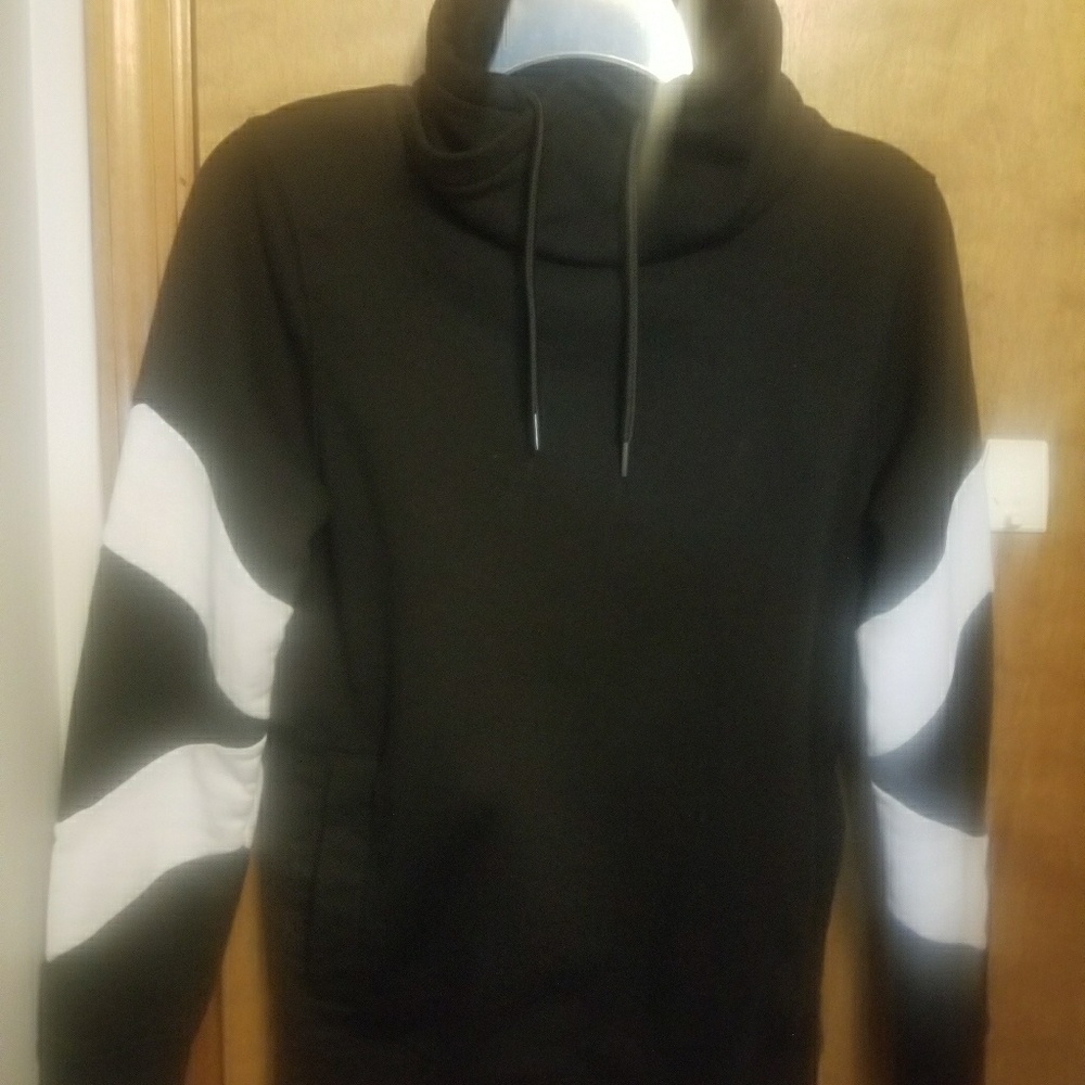 NWOT H&M sweatshirt